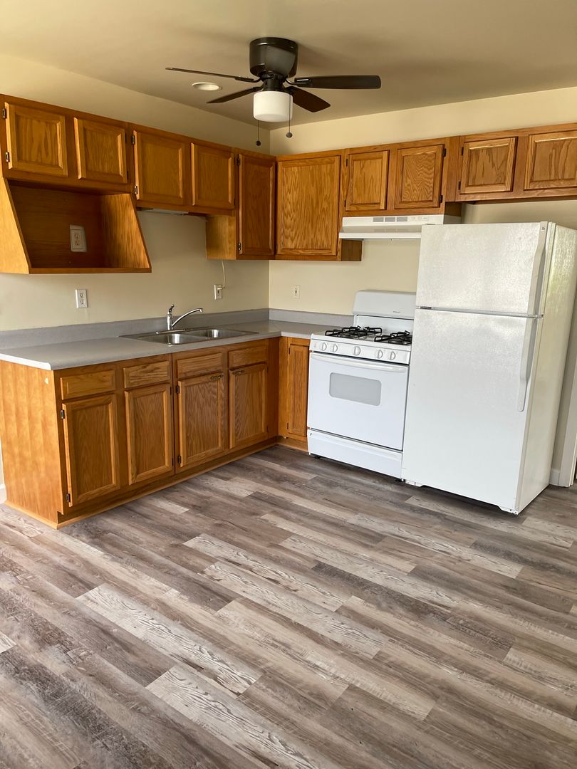 Aurora Apartment: 1301 E Indian Trail