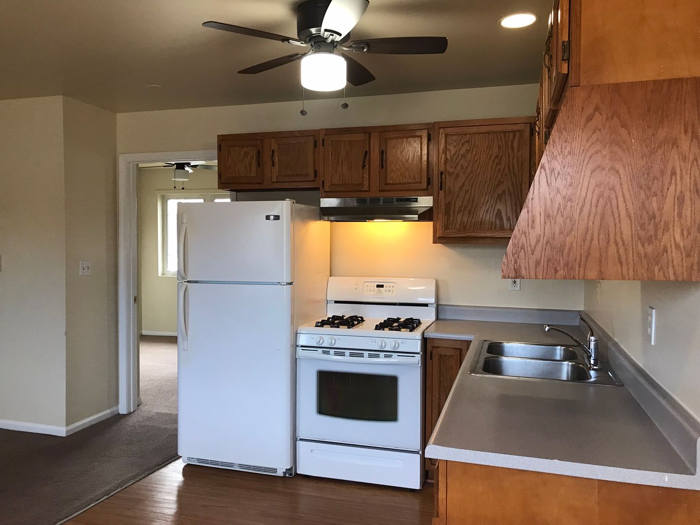 Aurora Apartment: 1301 E Indian Trail