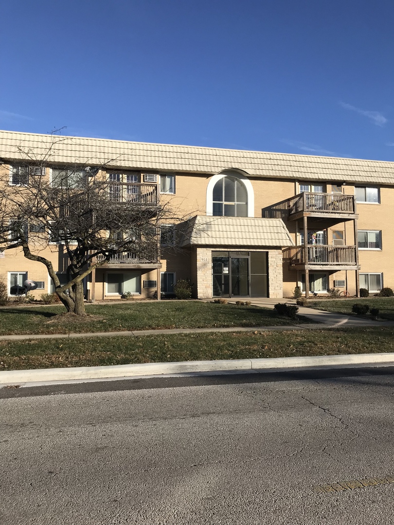 Aurora Apartment: 941-981 Old Indian Trail