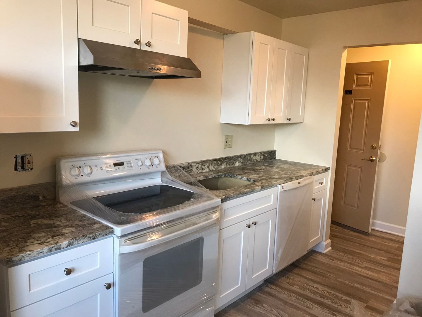 Aurora Apartment: 941-981 Old Indian Trail