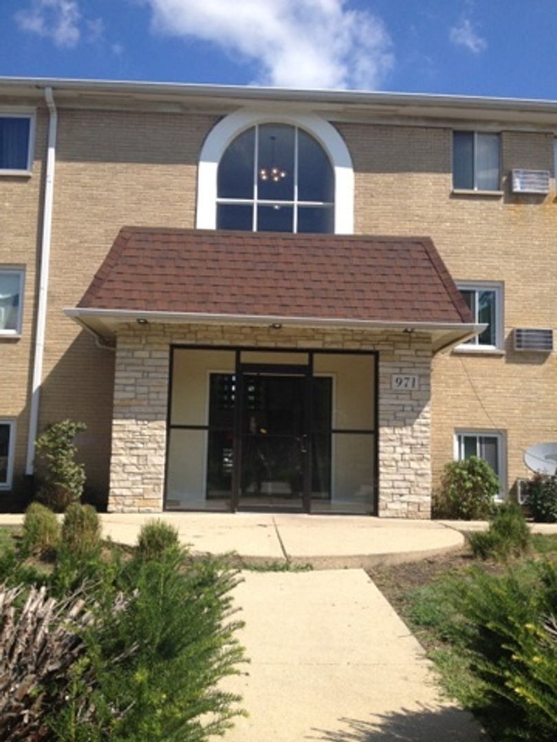 Aurora Apartment: 941-981 Old Indian Trail