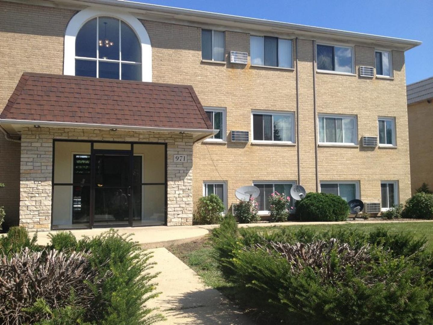 Aurora Apartment: 941-981 Old Indian Trail