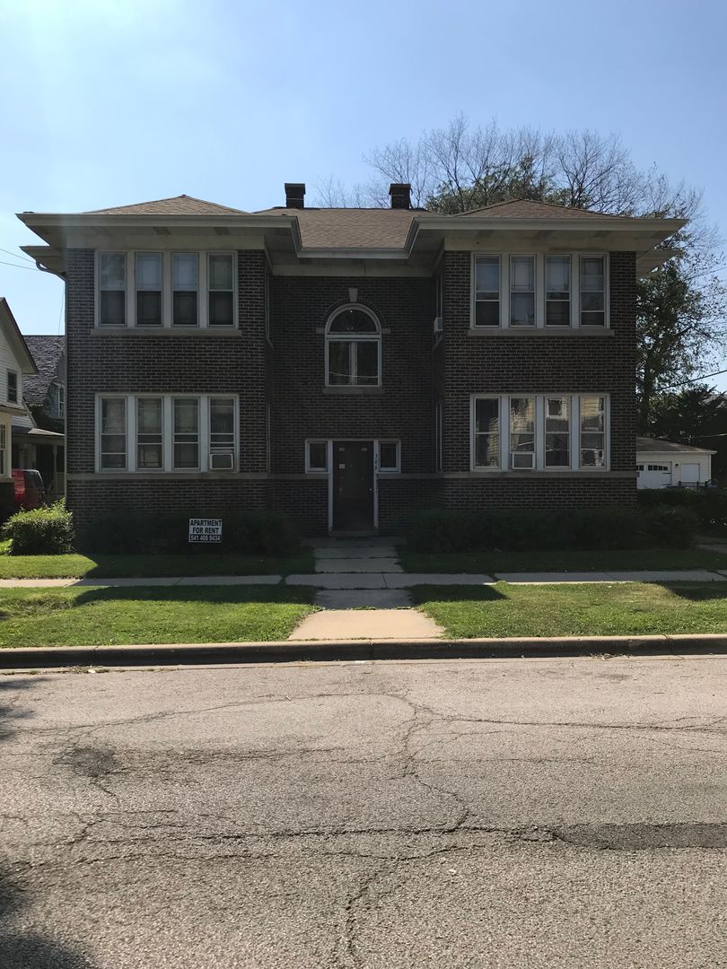 Aurora Apartment: 306 Locust