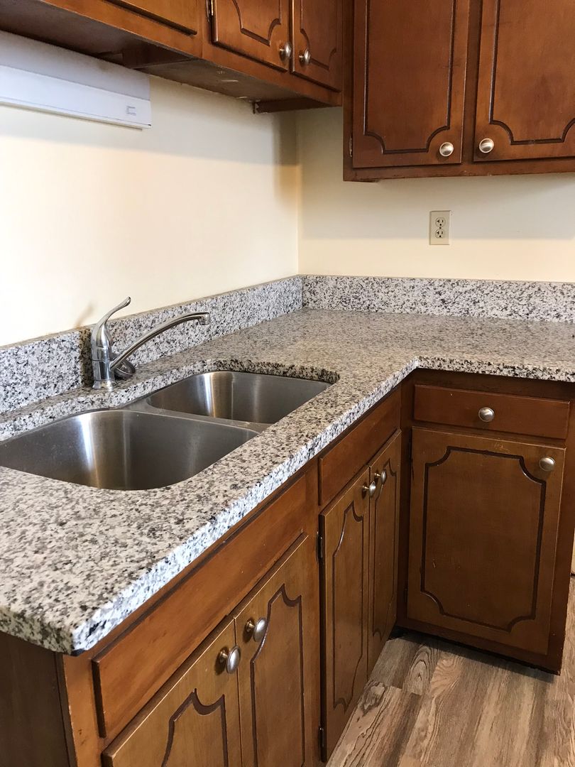 Aurora Apartment: 747-751 Aurora Ave