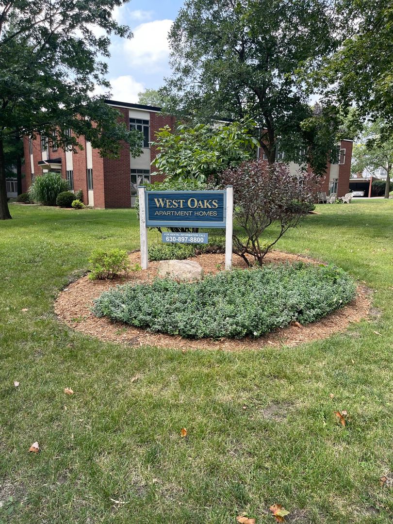 Aurora Apartment: 314-320 Oak Ave