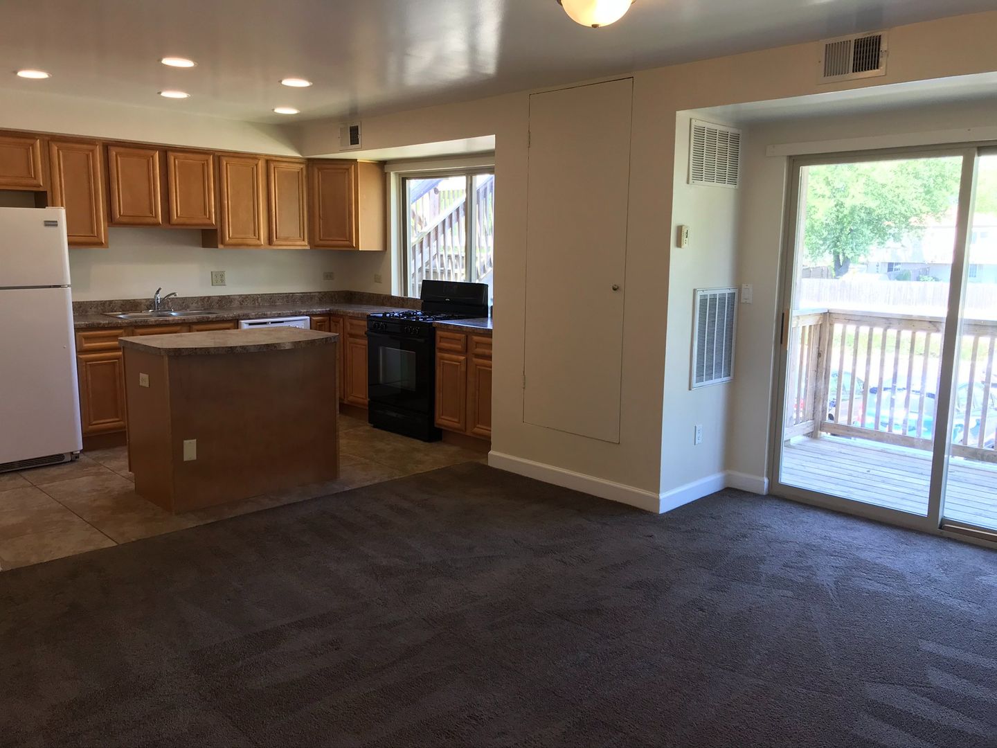 Aurora Apartment: 941-981 Old Indian Trail