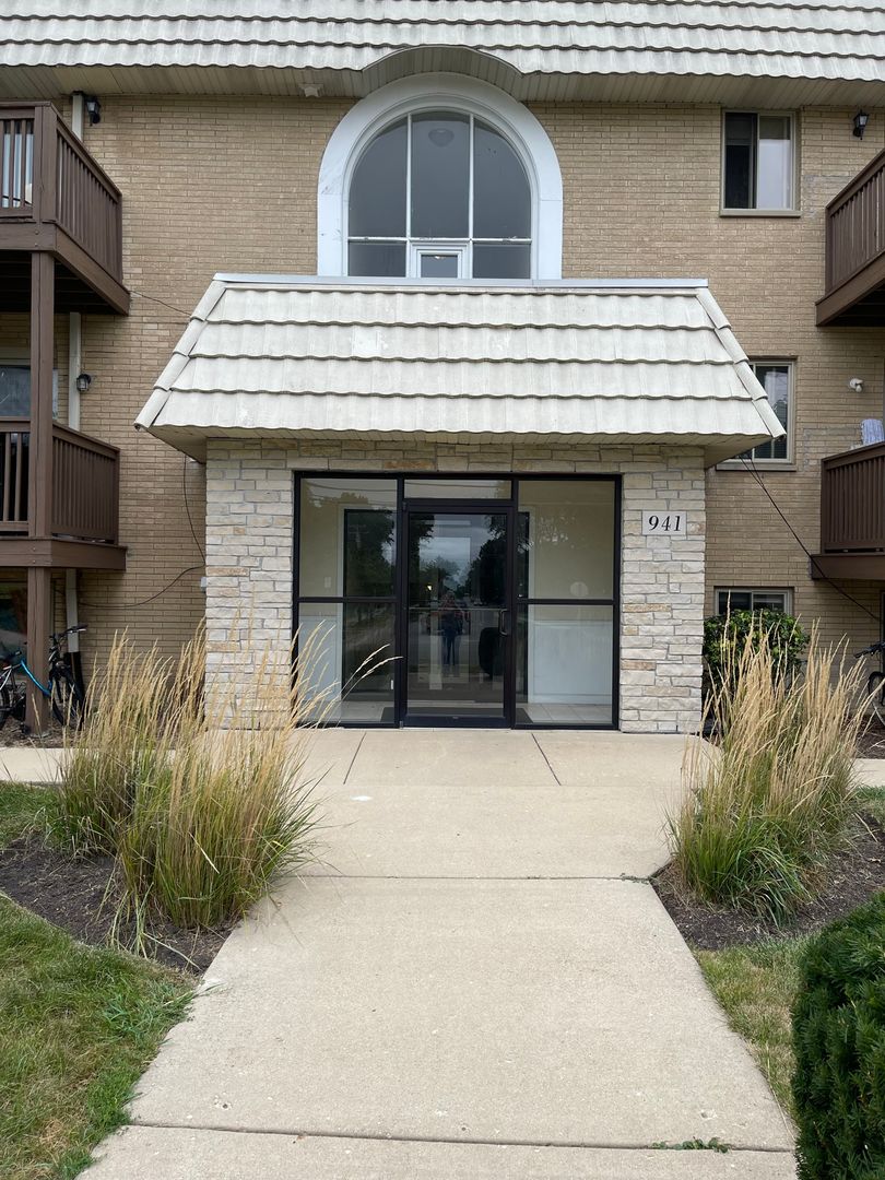 Aurora Apartment: 941-981 Old Indian Trail