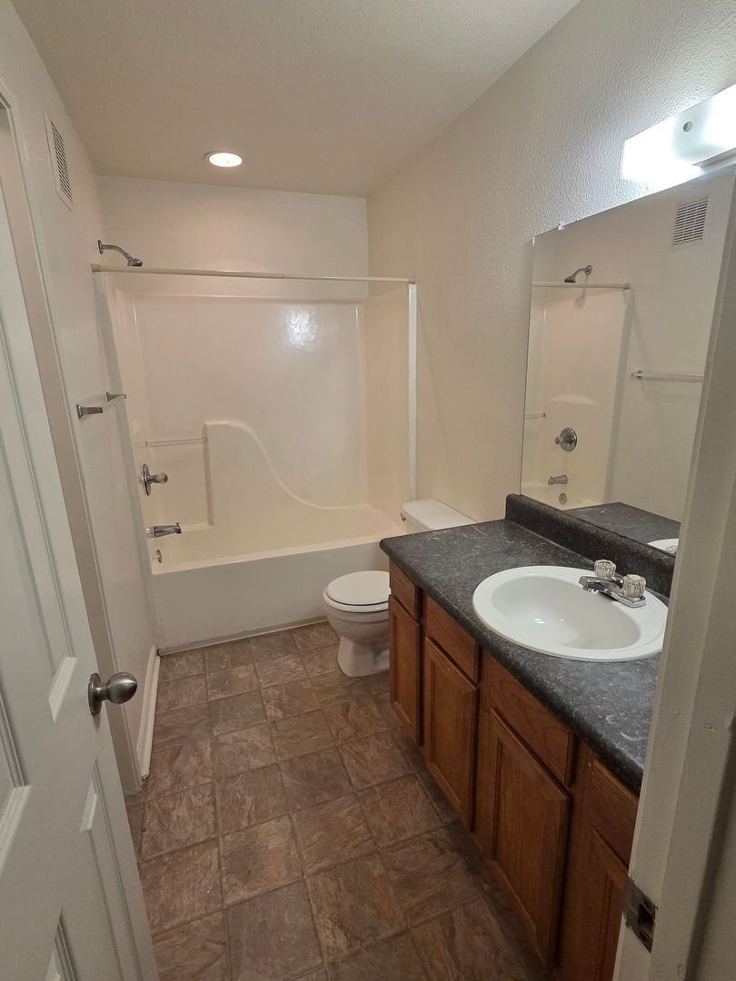 Greeneville Apartment: 1108 W. Summer St.