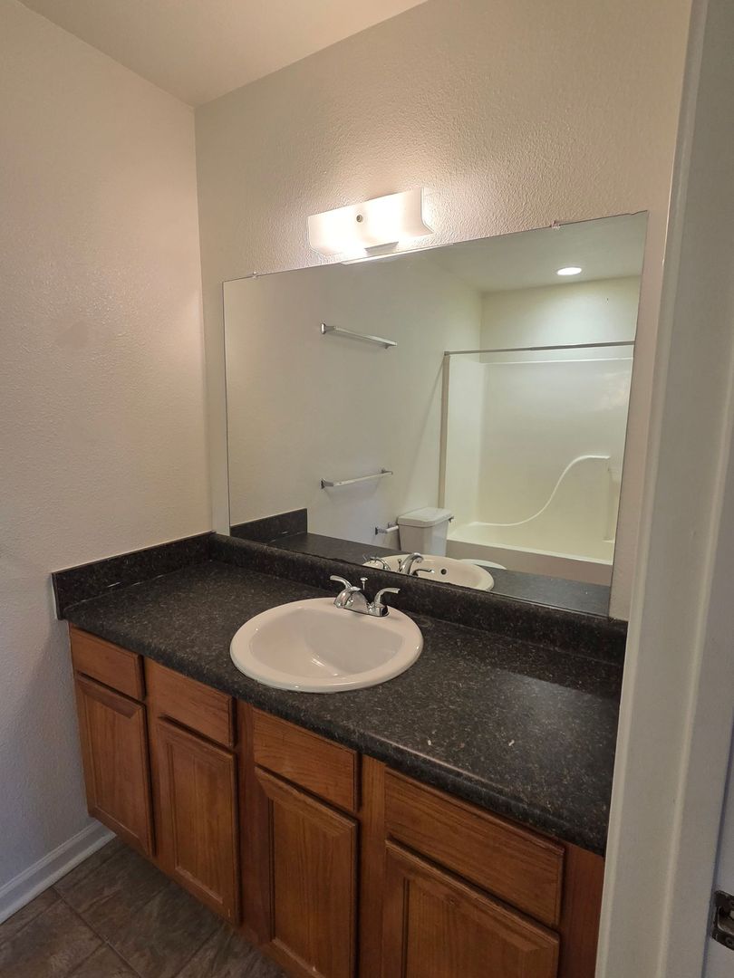 Greeneville Apartment: 1108 W. Summer St.
