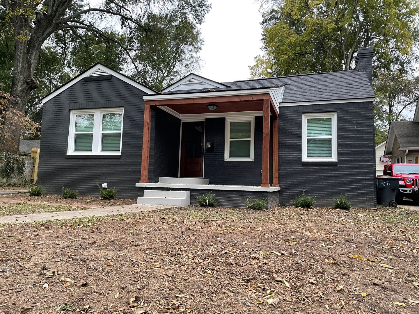 Tyler House: 1329 S Sneed Ave