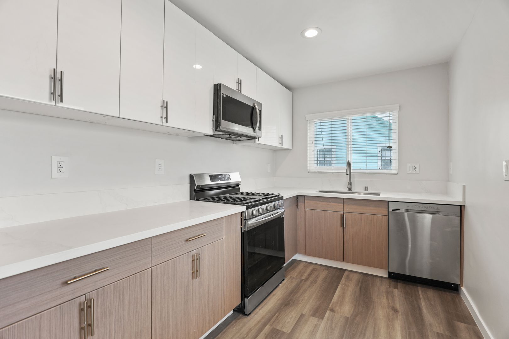Los Angeles Apartment: 1358 W 36th Street