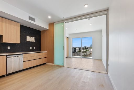1124 S Normandie Ave, Unit 420 – photo 1