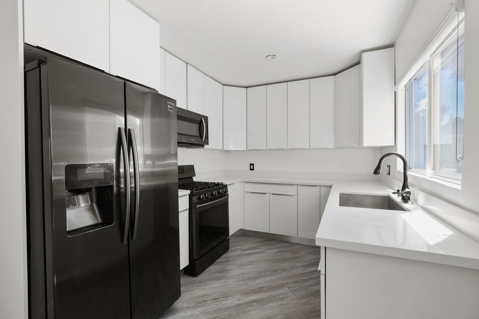 Los Angeles Apartment: 1486 N Silver Lake Blvd