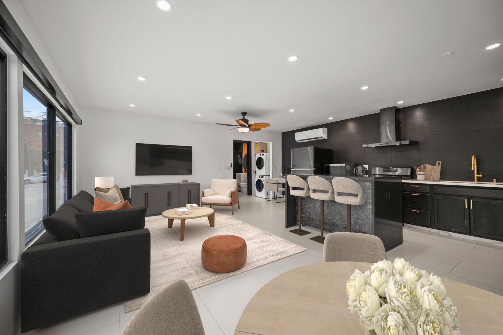 Los Angeles Apartment: 1139 Bellevue Avenue