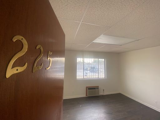 Office Space Available in Quiet Complex!! – photo 1