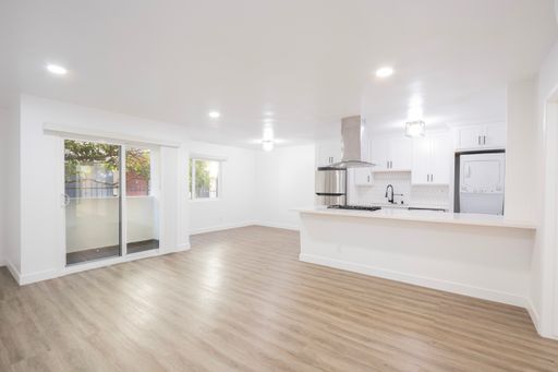 Newly Remodeled Ground Floor 1 Bed / 1 Bath Apartment in Prime West Hollywood – photo 1