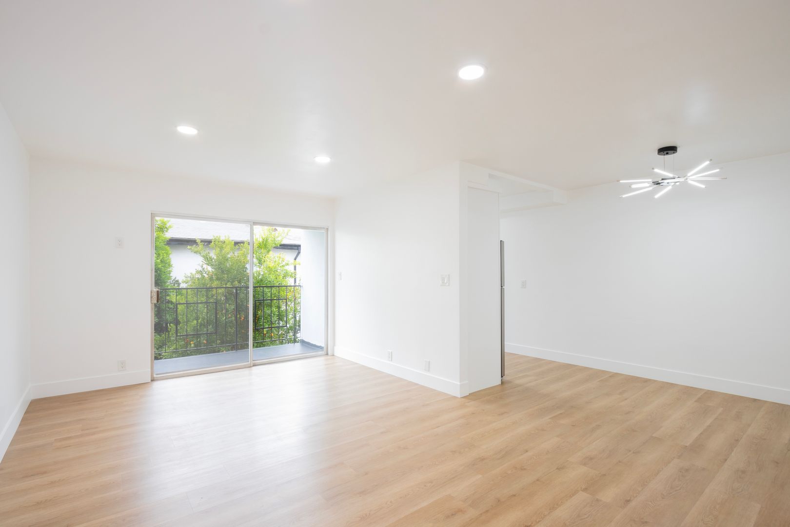 West Hollywood Apartment: 1016 N Curson Ave