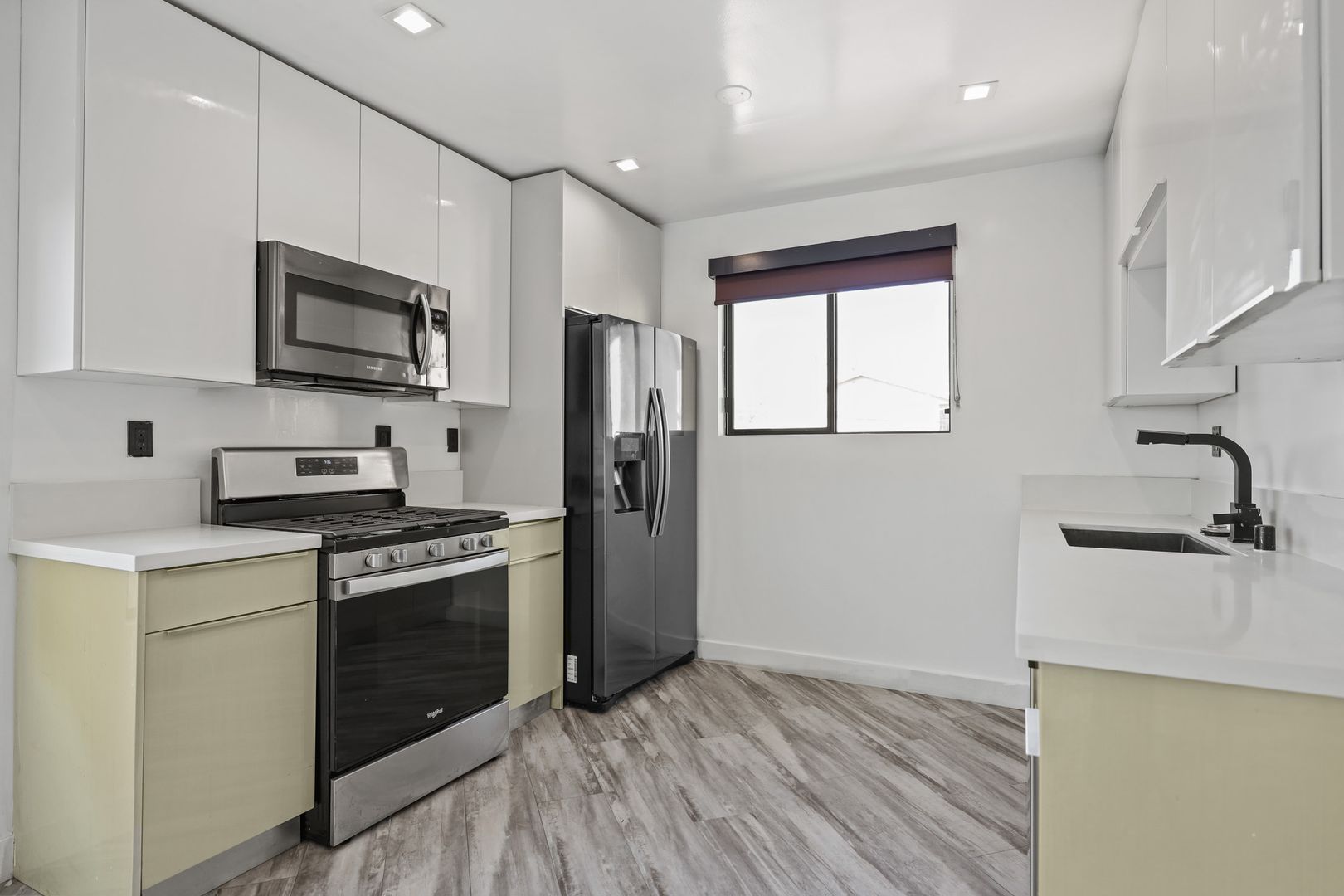 Los Angeles Apartment: 955 N Oxford Avenue