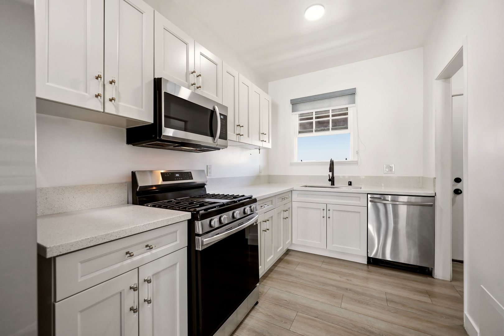 Santa Ana Apartment: 1524 N Sycamore Street
