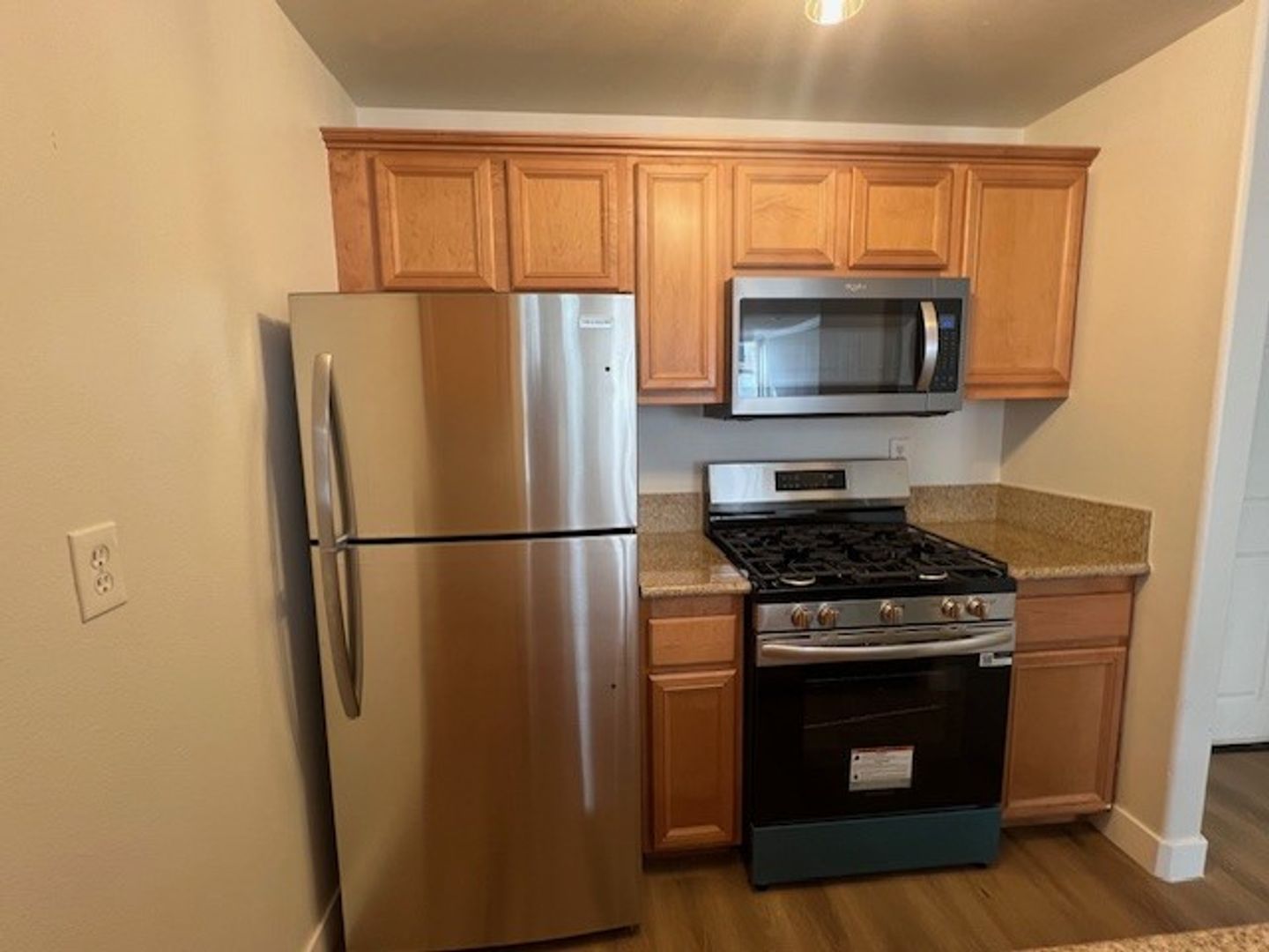 Los Angeles Apartment: 1342 N Detroit St