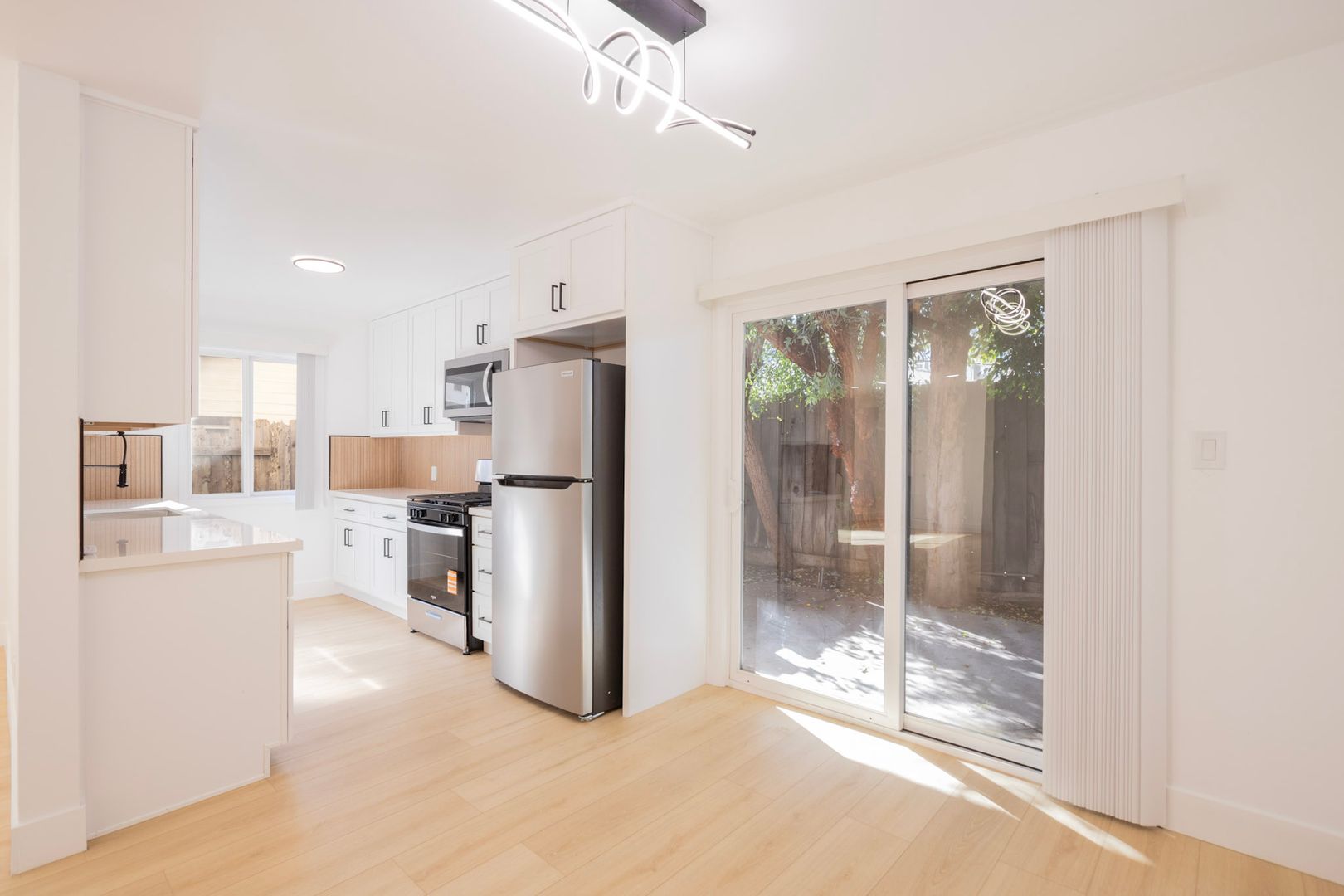 Los Angeles Apartment: 3729 Glendon Avenue