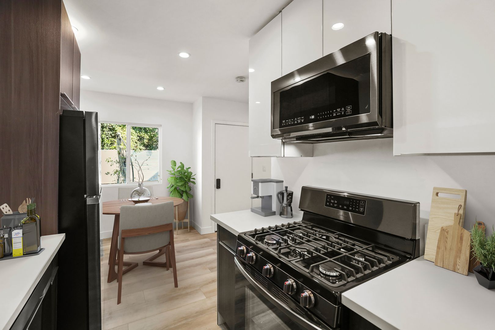 Los Angeles Apartment: 2561 W Avenue 30
