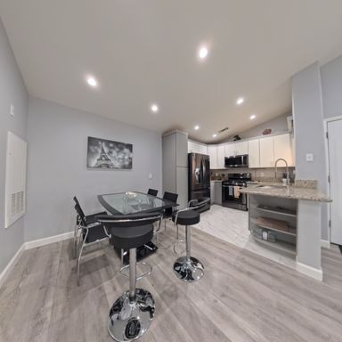 Stunning 1 Bed 1 Bath Condo 2nd Floor At Opulence! – photo 1