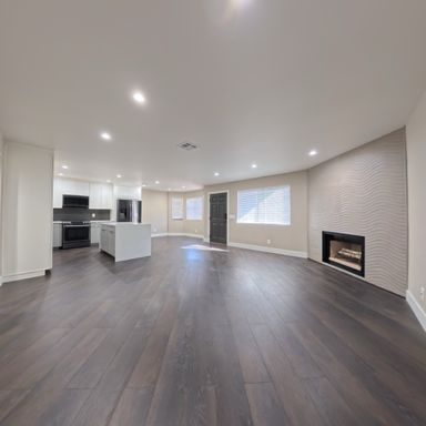 Stunning 2-Bedroom, 2-Bathroom Condo Located at The Lakes! – photo 1