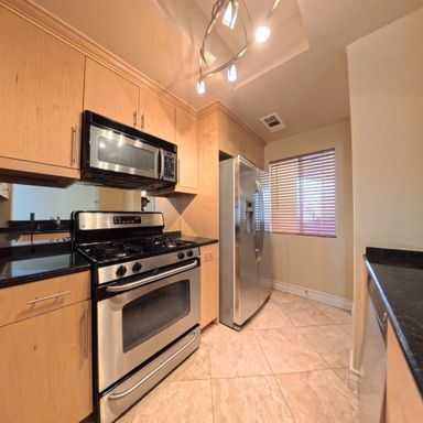 Beautiful 2 Bedroom, 2 Bathroom Condo Just 2 Blocks from the Las Vegas Strip – photo 1