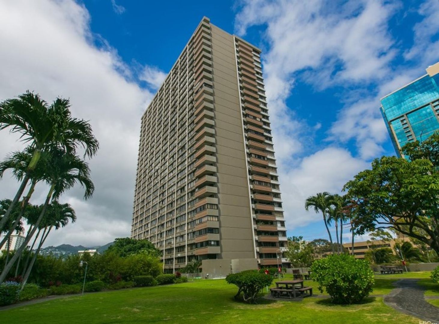 Kukui Plaza: 1-bed, 1-bath, 1-parking available soon!