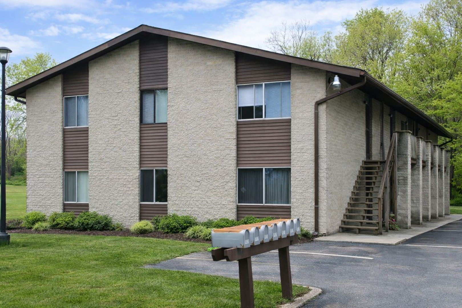 Mansfield Apartment: 1032-1038 Woodville Rd