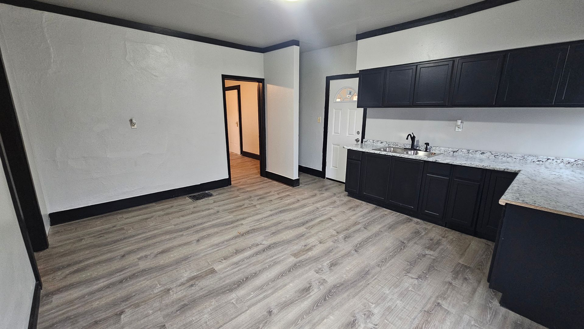 Mansfield Apartment: 118-118.5 Wood St