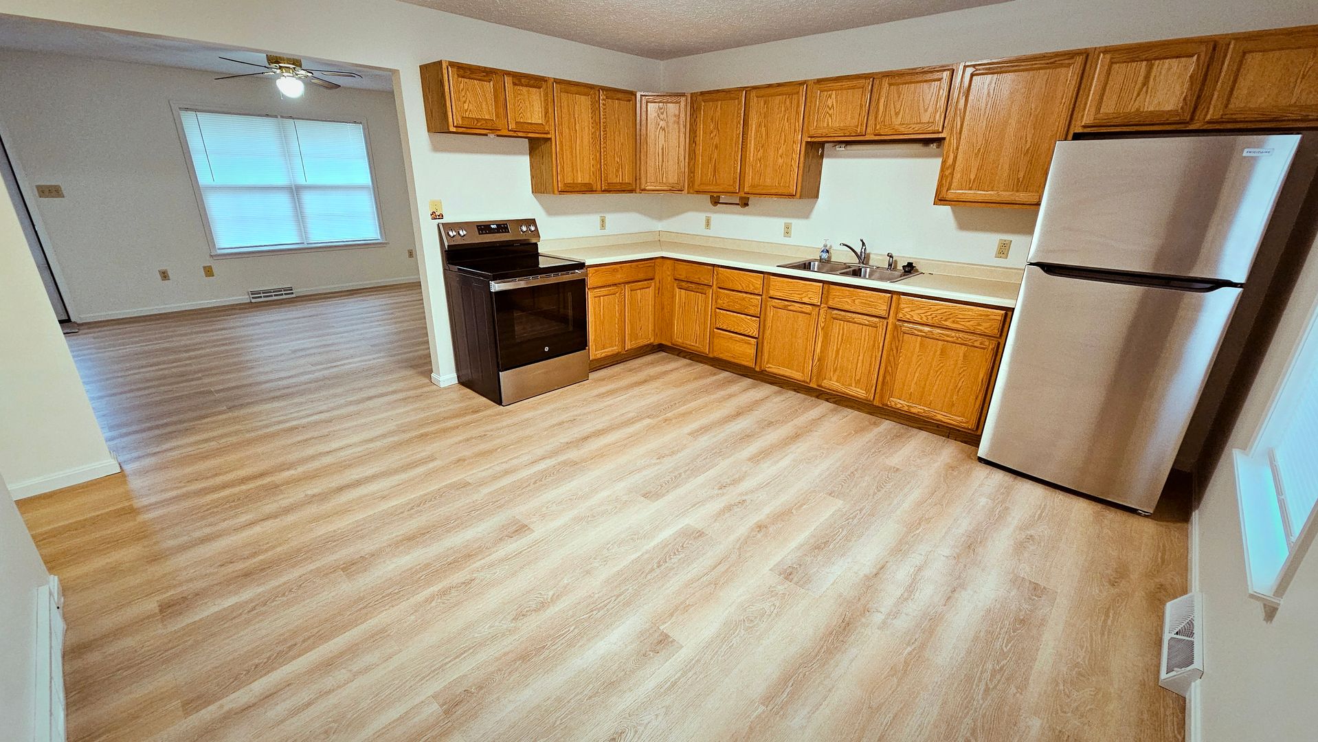Mansfield Apartment: 1822-1824 Sawmill PL