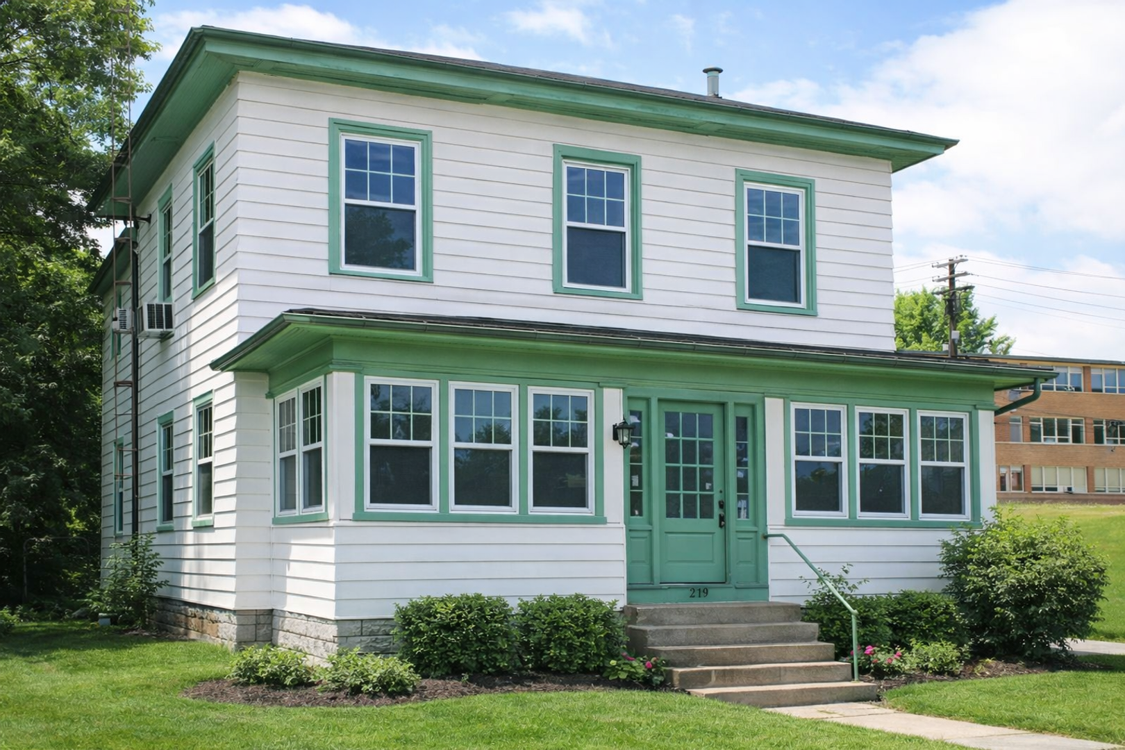 Mansfield Apartment: 179 W 4th St