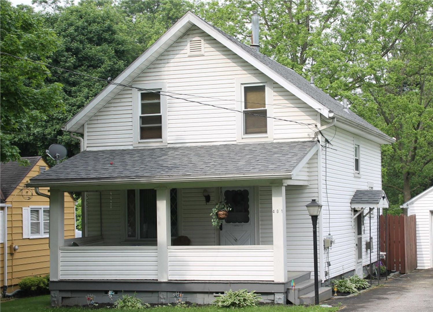 Mansfield House: 401 Howard Rd