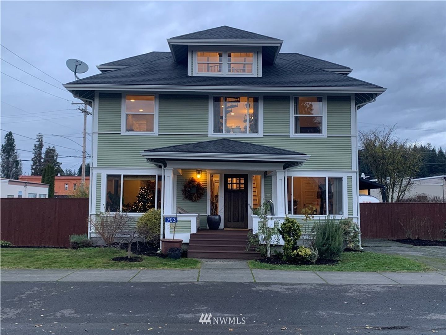 Burlington House: 703 E Washington Ave
