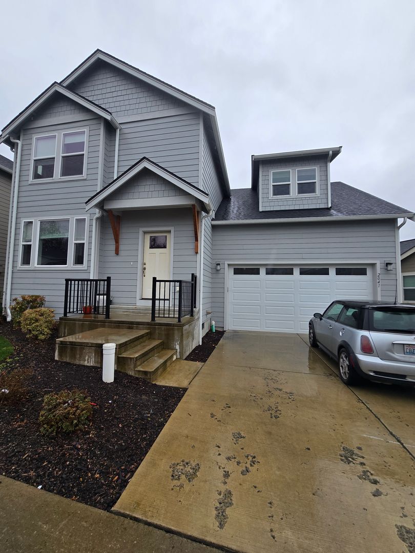 Ferndale House: 2041 Andre Court