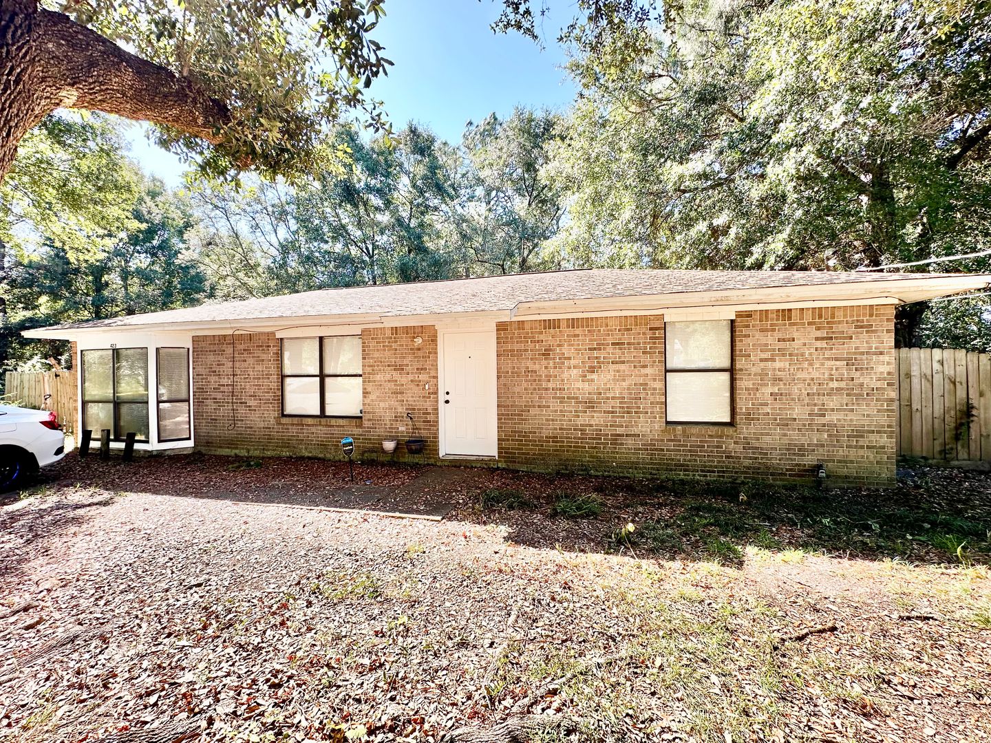 Crestview House: 423 John King Road