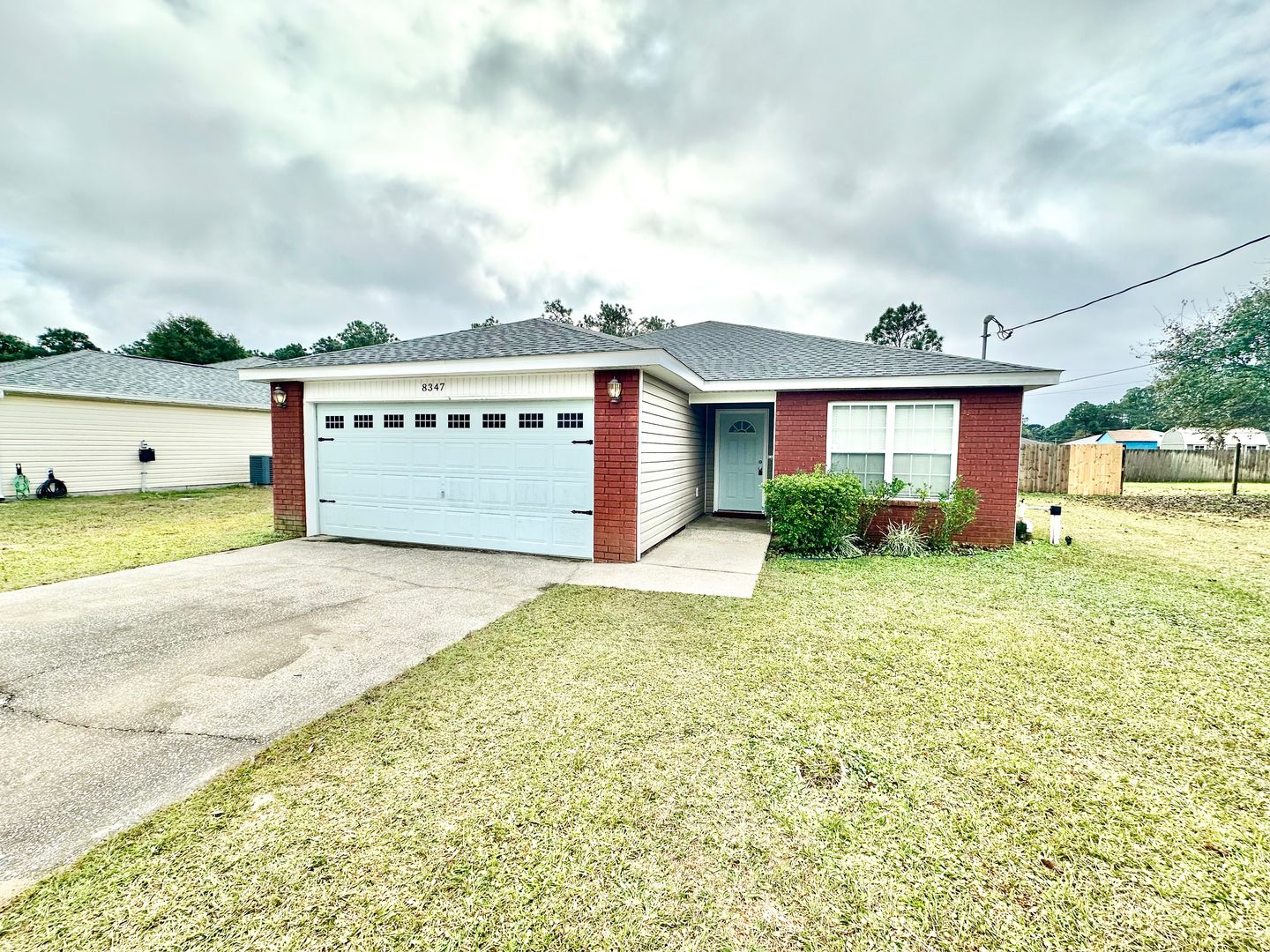 Navarre House: 8347 Tavira Street