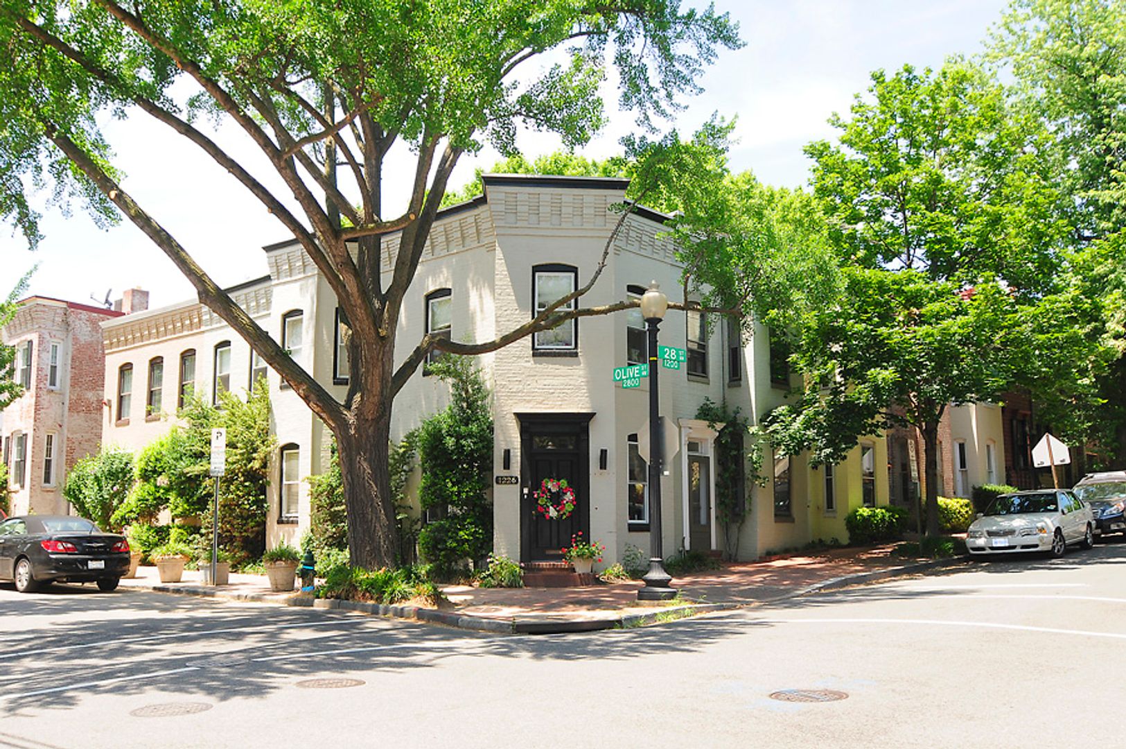 Washington House: 1226 28th St NW
