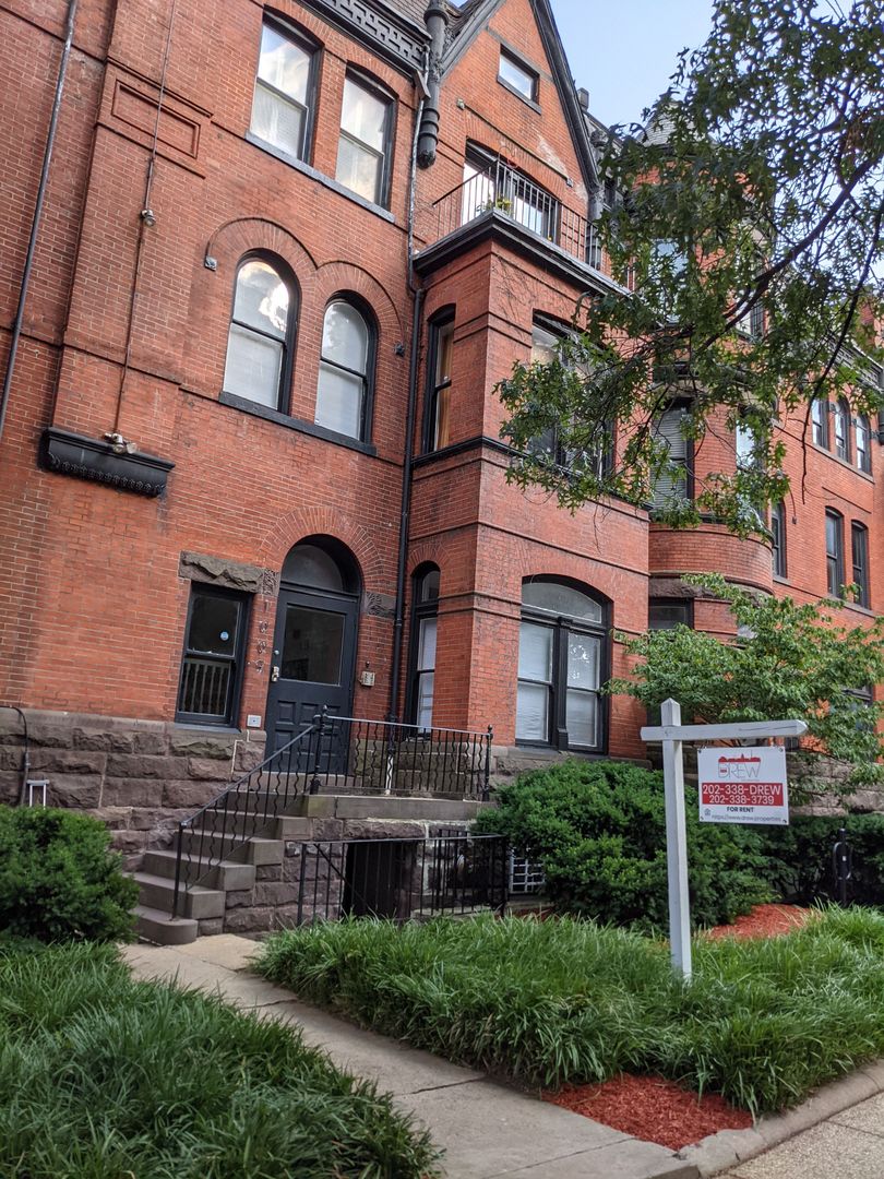 Washington Apartment: 1009 New Hampshire Ave NW