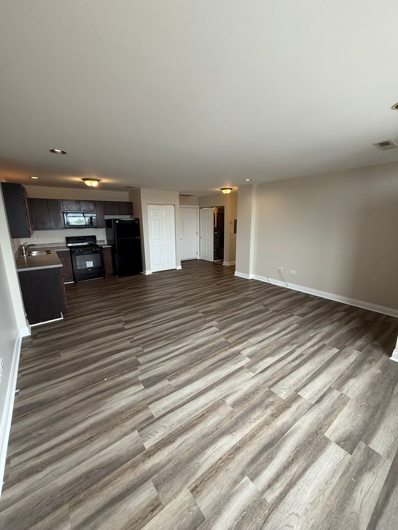 Chicago Apartment: 6401-6423 N Rockwell