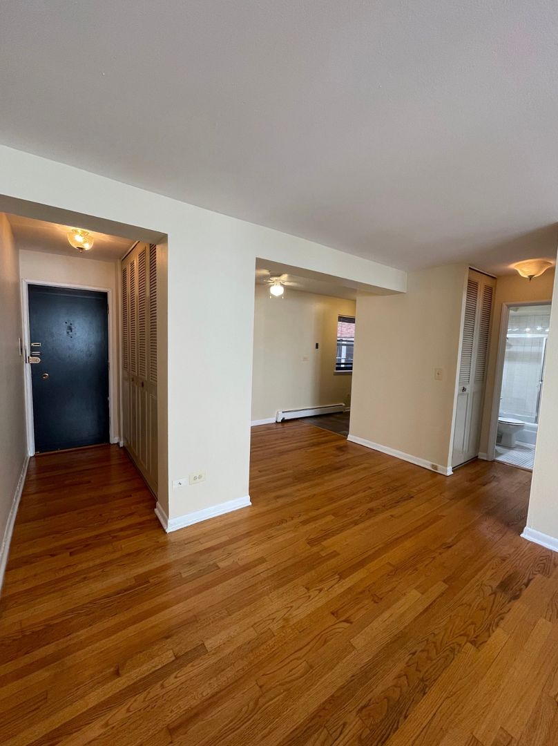 Chicago Apartment: 3160 N Cambridge