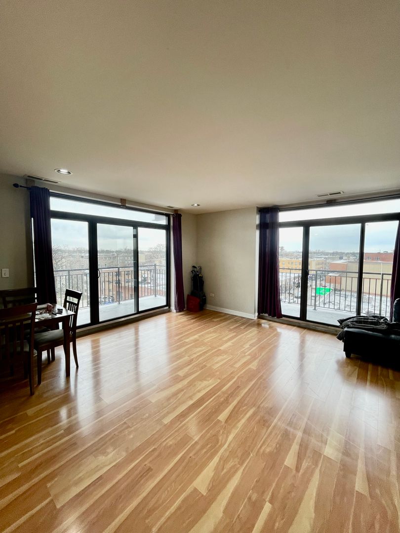 Chicago Apartment: 6401-6423 N Rockwell