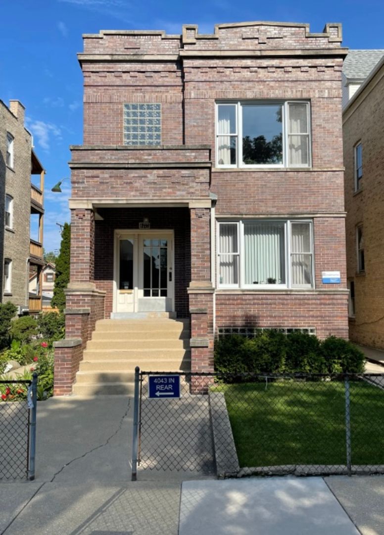Chicago Apartment: 4041 N. Monticello Ave