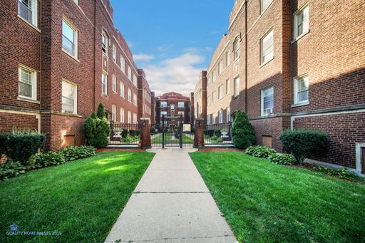Spacious 3 bedroom apartment in East Rogers Park – photo 1