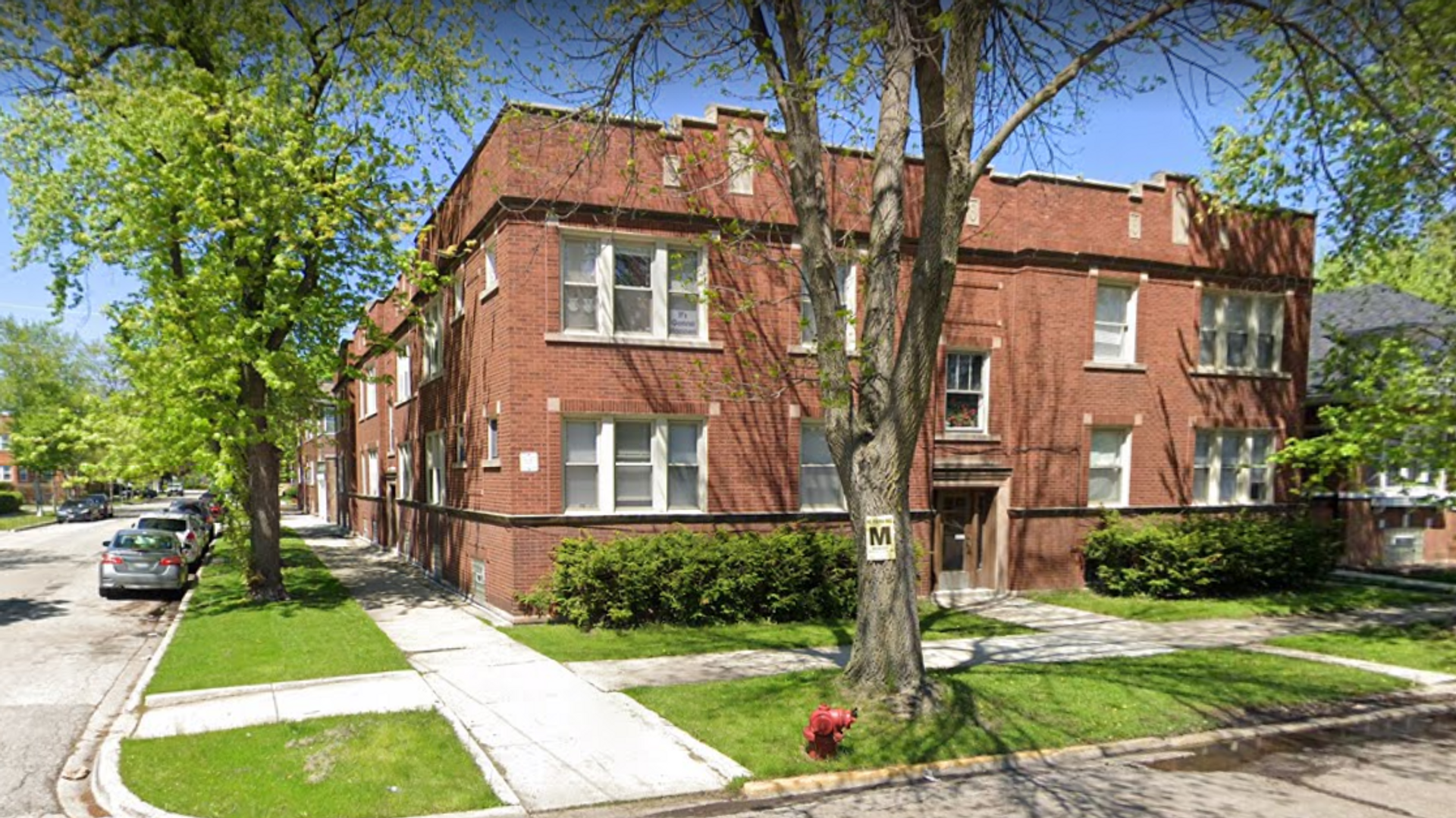 Chicago Apartment: 3905 N Linder Ave