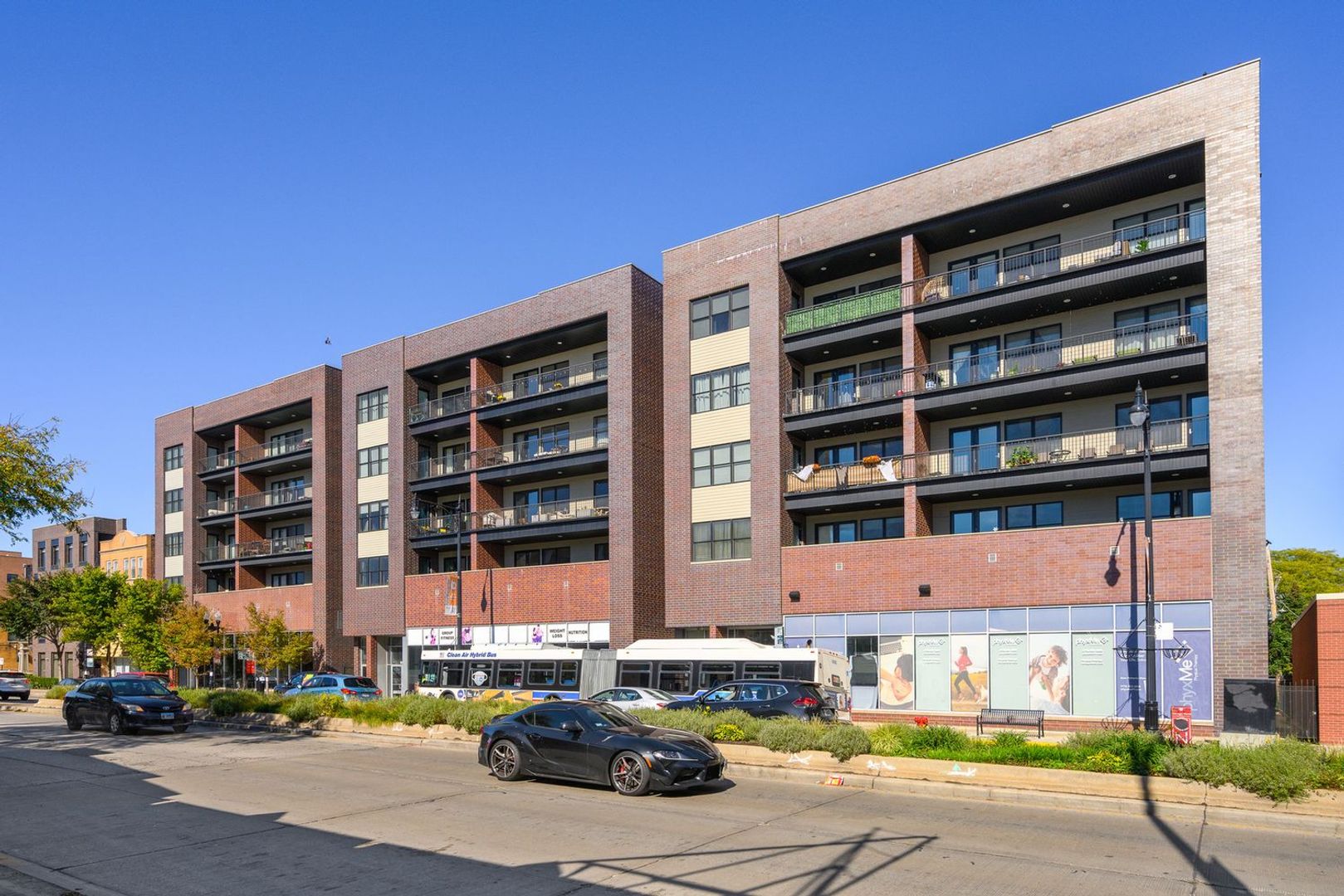 Chicago Apartment: 1822 W Irving Park Rd