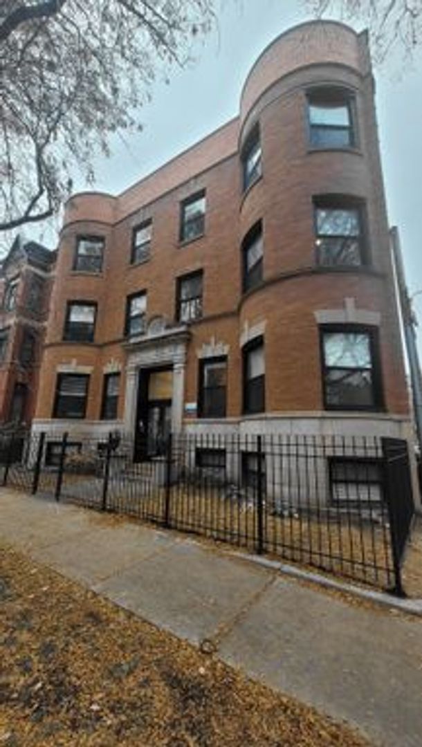 Chicago Apartment: 2244 N Kenmore