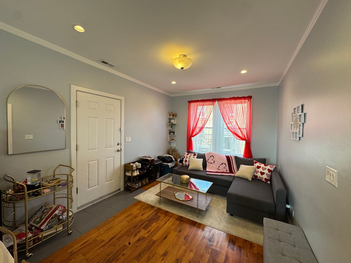 Chicago Apartment: 4201 W Divison